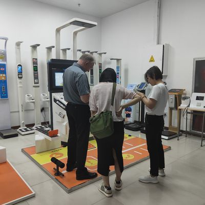 Conveniente macchina per l'esame medico sanitario con peso ≤ 300 kg e touch screen