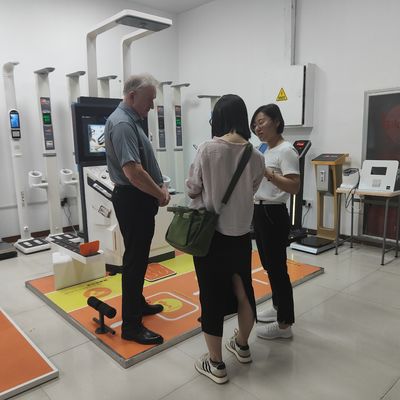 Conveniente macchina per l'esame medico sanitario con peso ≤ 300 kg e touch screen