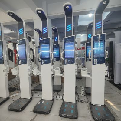 Stazione di controllo sanitario auto-servizio multifunzionale con analisi della composizione corporea