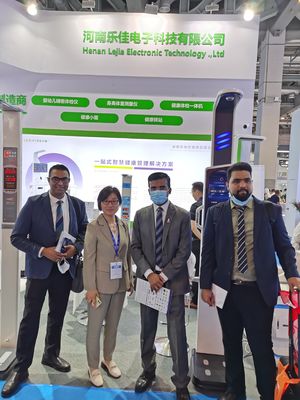 Stazione di controllo sanitario auto-servizio multifunzionale con analisi della composizione corporea
