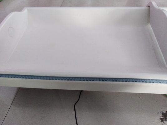 Scala innovativa per neonati con misuratore di altezza supporto personalizzato per l'ospedale