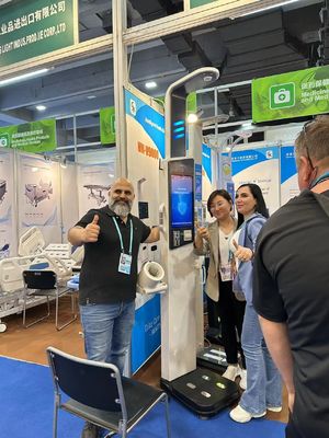 Macchina di analisi del grasso corporeo a bioimpedenza con grande schermo e schermo pubblicitario