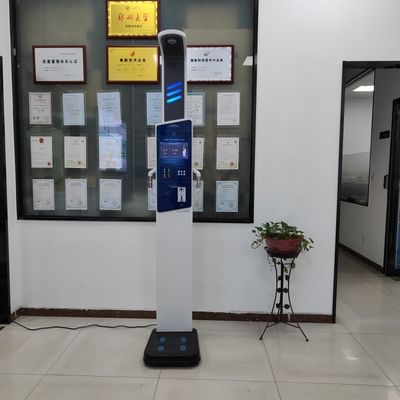 OEM ODM BMI Machine per l'altezza Peso Composizione corporea Controllo Dimensione complessiva 43 * 61 * 240cm