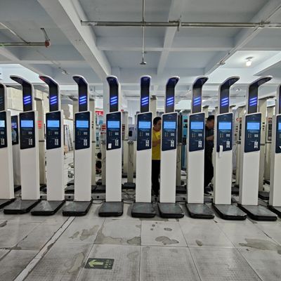 Scala digitale del peso del corpo con misurazione dell'altezza e costruzione in acciaio
