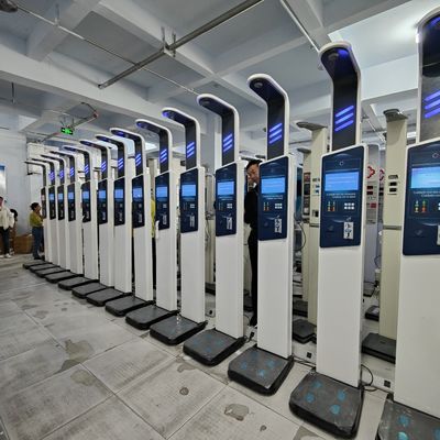 Scala digitale del peso del corpo con misurazione dell'altezza e costruzione in acciaio