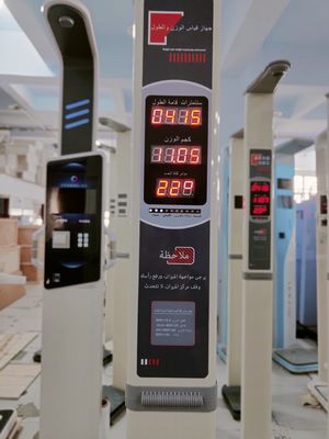 Scala digitale ad ultrasuoni per l'altezza e il peso degli adulti per la pesatura medica clinica del BMI