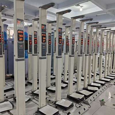 Macchina di misurazione dell'altezza e del peso della scala medica 33*46*230cm con display LED/LCD