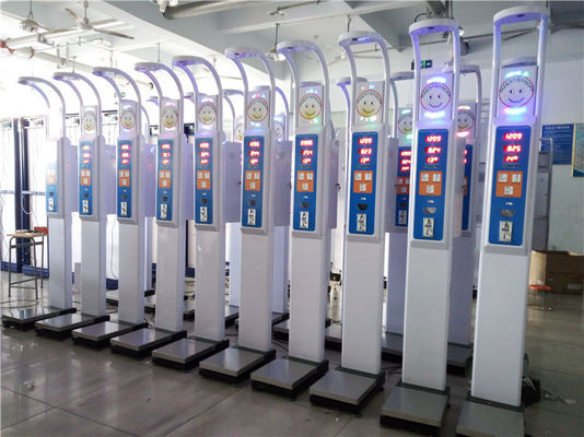 Macchina per l'indice di massa corporea (BMI) con altezza e peso a monete per la gamma di peso 1-200 kg e la gamma di altezza 0-200 cm